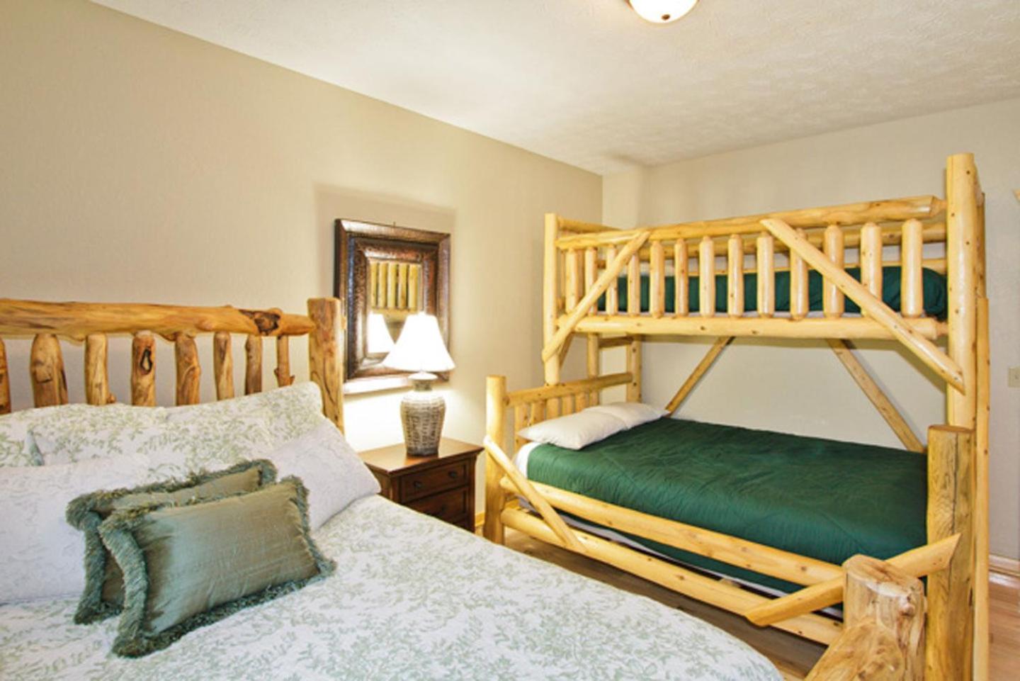 Big Bear Ridge Lodge - Breathtaking Mountain Views And Private Forest Scenes In Amazing Large Log Cabin Gatlinburg Exterior photo