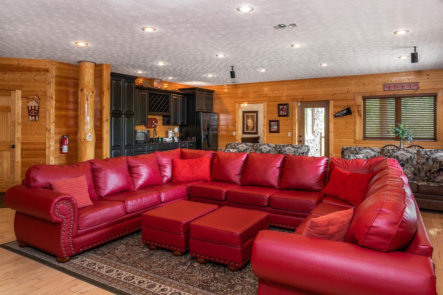 Big Bear Ridge Lodge - Breathtaking Mountain Views And Private Forest Scenes In Amazing Large Log Cabin Gatlinburg Exterior photo