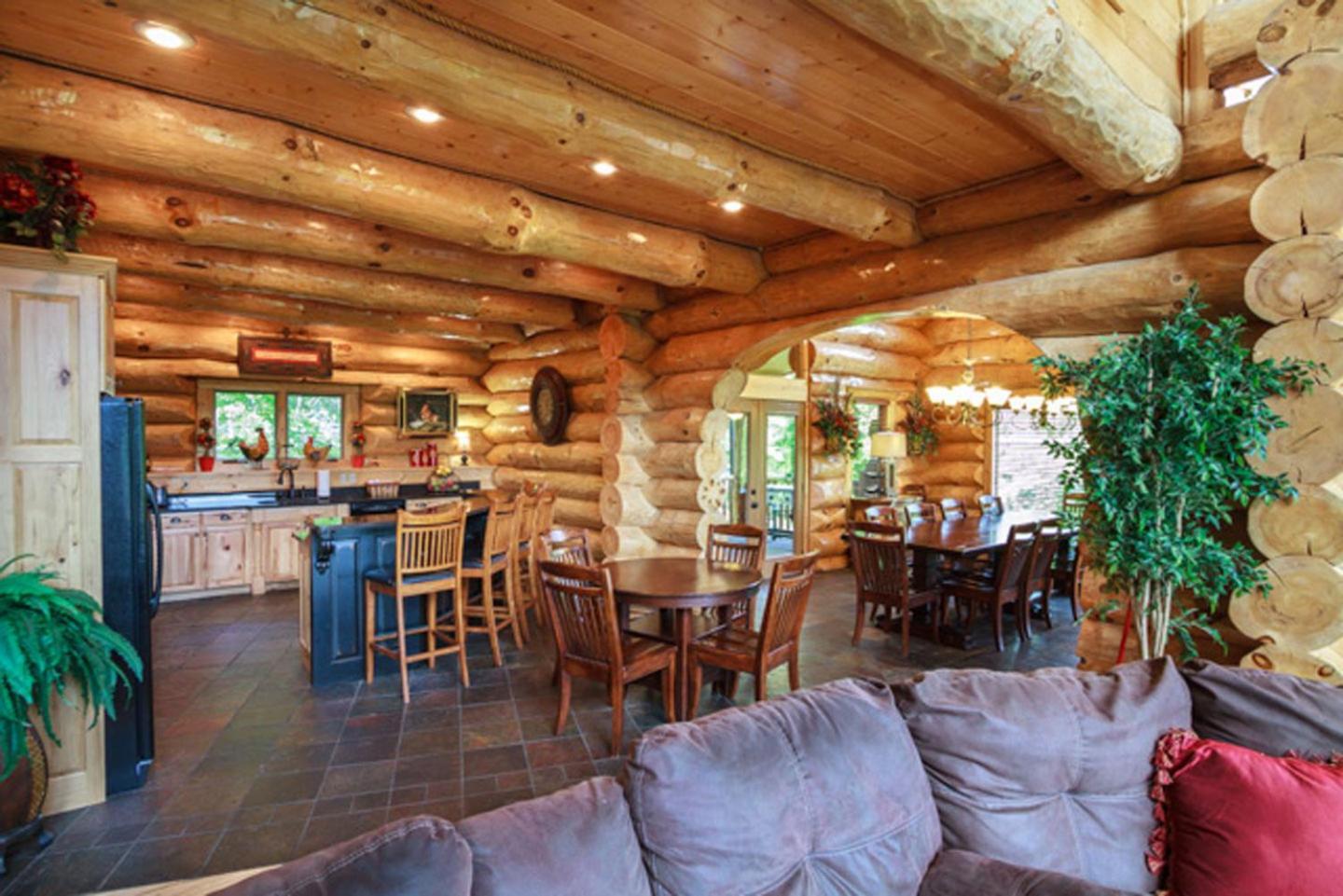 Big Bear Ridge Lodge - Breathtaking Mountain Views And Private Forest Scenes In Amazing Large Log Cabin Gatlinburg Exterior photo
