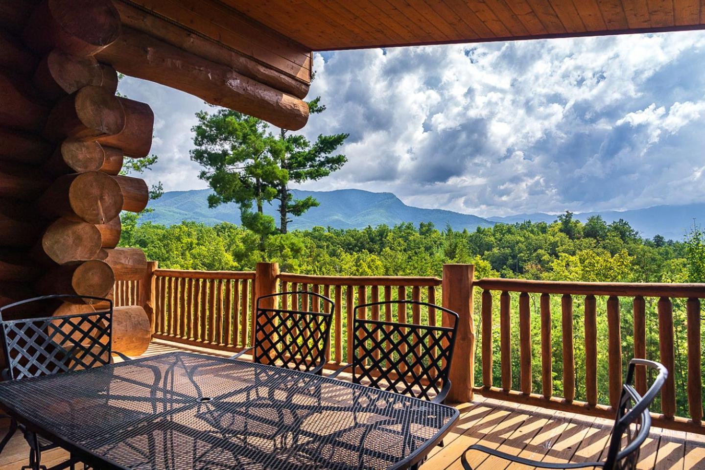 Big Bear Ridge Lodge - Breathtaking Mountain Views And Private Forest Scenes In Amazing Large Log Cabin Gatlinburg Exterior photo