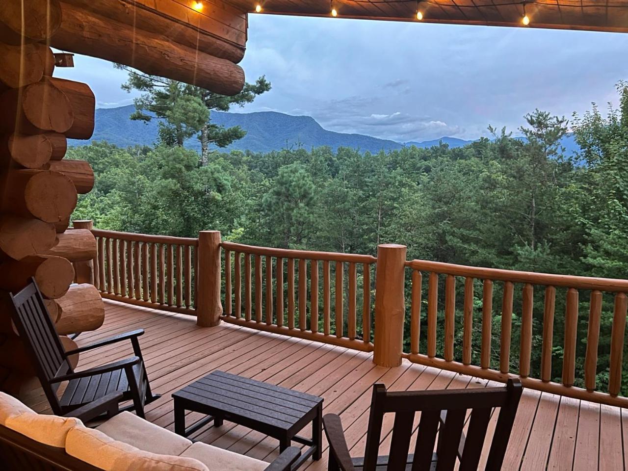 Big Bear Ridge Lodge - Breathtaking Mountain Views And Private Forest Scenes In Amazing Large Log Cabin Gatlinburg Exterior photo